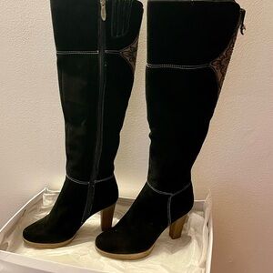 Chic Black Suede  Boots